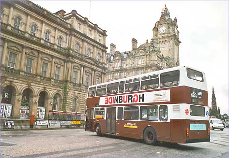 Autobus devant le Balmoral Hotel
